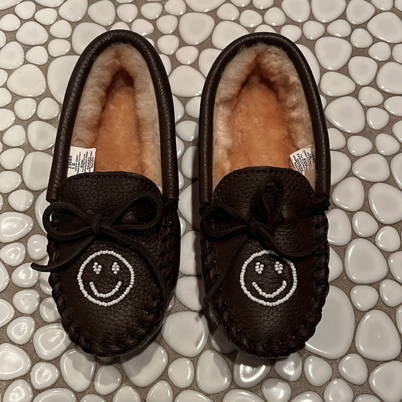 🆕 NWT Minnetonka x Opening Ceremony Beaded Smile Slipper Kids Moccasin - Picture 3 of 9